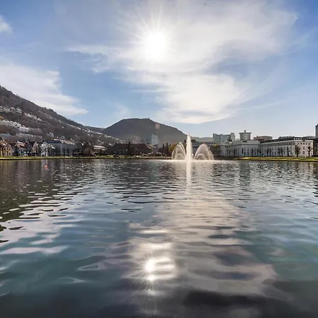 Behind Bryggen - Renovated - Budget Friendly Bergen Buitenkant foto
