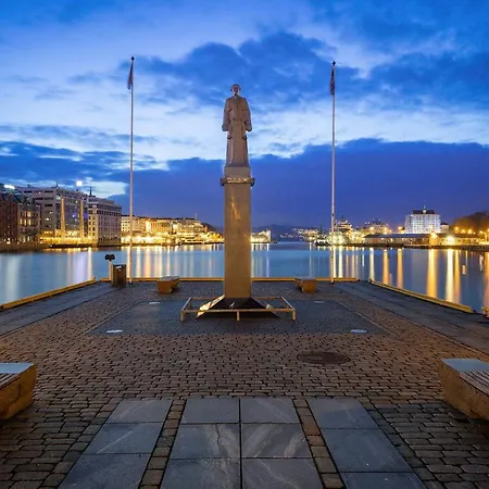 Behind Bryggen - Renovated - Budget Friendly Bergen Buitenkant foto